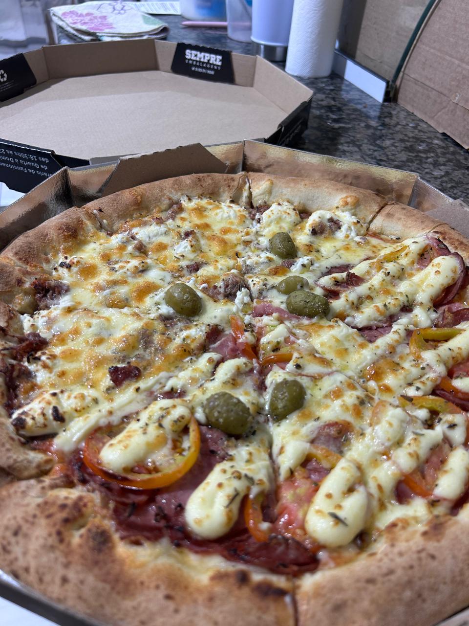 Pizza especial pronta para servir